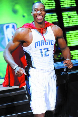 记者：梅西到诺坎普后请求工作人员入场许可，巴萨欣然同意（记者称梅西抵达诺坎普先向工作人员申请入场，巴萨爽快放行）