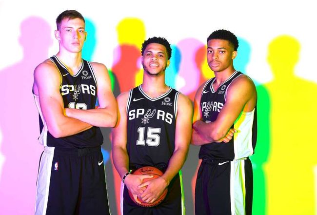 美媒：哈克斯目前是年度最佳第六人热门人选（美媒：哈克斯是本季最佳第六人热门）